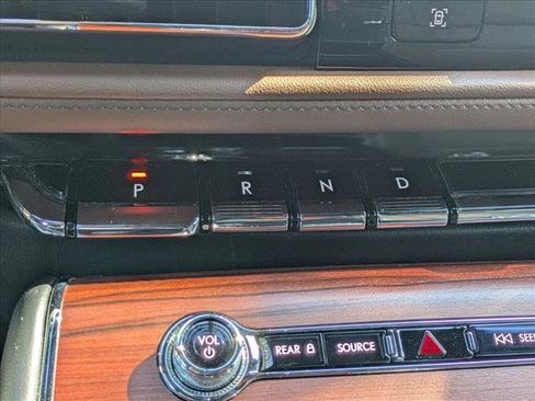 Used 2023 Lincoln Aviator Reserve w/ Equipment Group 201A image 12