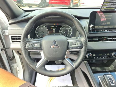 Used 2022 Mitsubishi Outlander SE AWD/4WD image 14