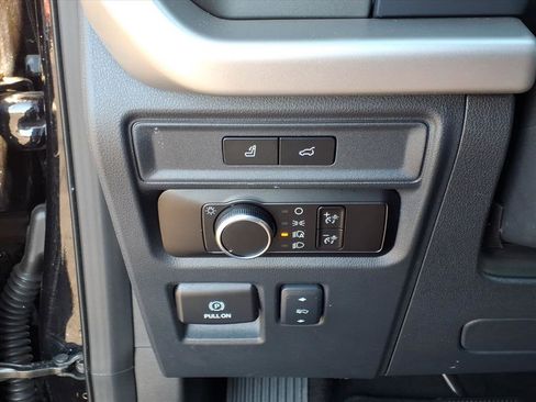 Certified 2024 Ford Expedition XLT image 18