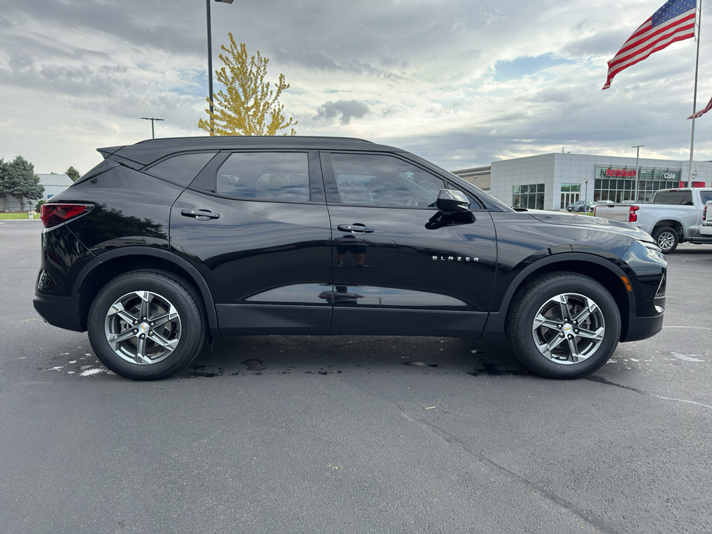Used 2024 Chevrolet Blazer LT w/ Convenience Package AWD/4WD image 2