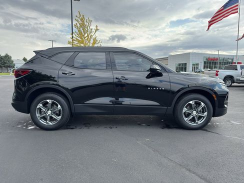 Used 2024 Chevrolet Blazer LT w/ Convenience Package AWD/4WD image 2