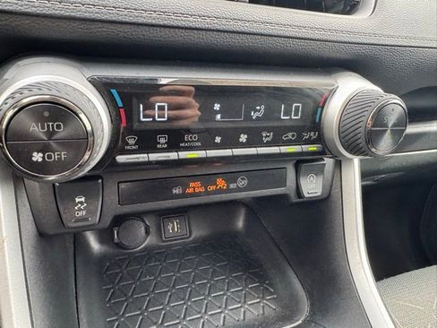 Used 2025 Toyota RAV4 XLE image 12