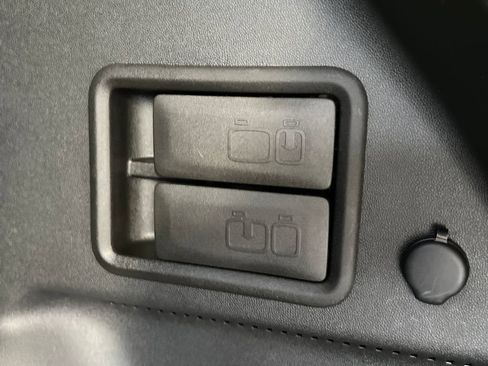 Used 2021 Chevrolet Equinox LT AWD/4WD image 44