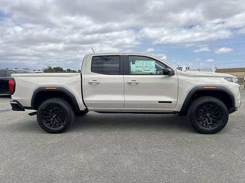 New 2026 GMC Canyon Elevation w/ LPO, Black Badging Package RWD image 3