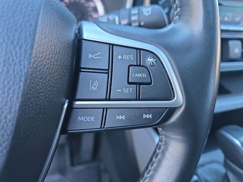 Used 2023 Toyota Highlander XLE image 24