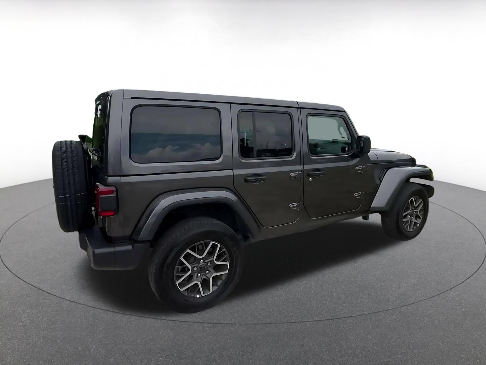 Used 2025 Jeep Wrangler Unlimited Sahara AWD/4WD image 14