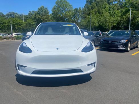 Used 2024 Tesla Model Y Long Range AWD/4WD image 15