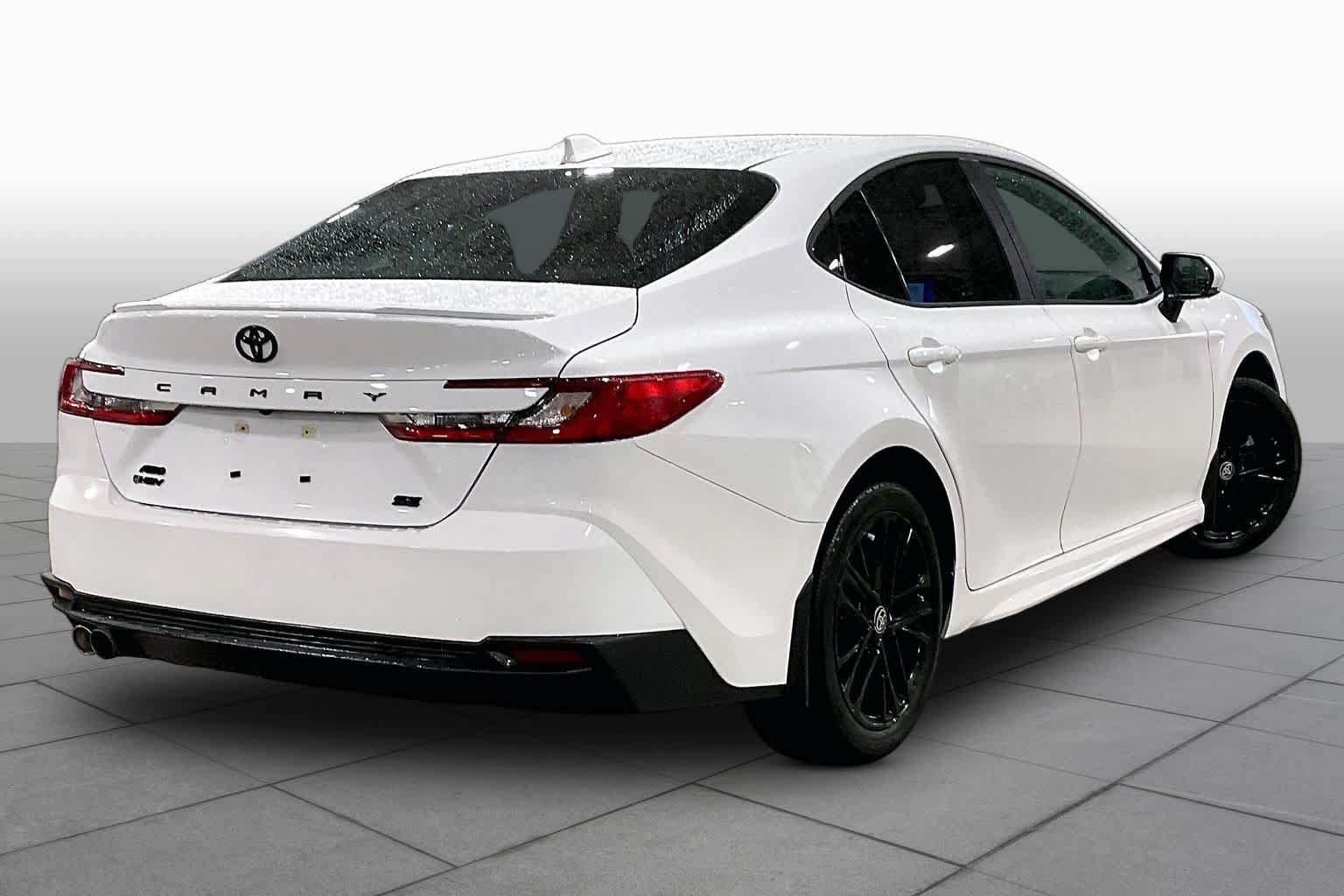 Used 2025 Toyota Camry SE AWD/4WD image 13