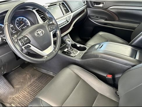 Certified 2017 Toyota Highlander Limited image 2