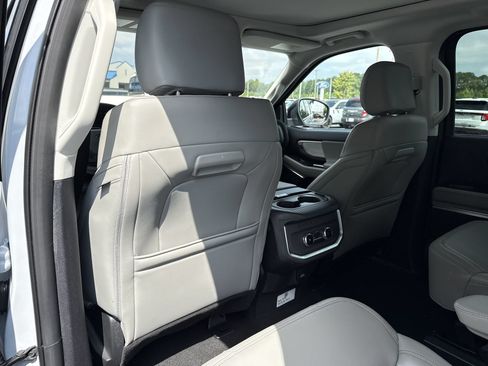 Certified 2025 Ford Expedition Active AWD/4WD image 20