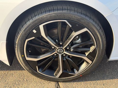 Certified 2023 Nissan Altima 2.5 SR FWD image 10
