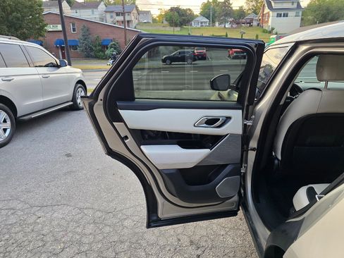 Used 2018 Land Rover Range Rover Velar R-Dynamic SE image 12