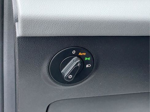 Used 2022 Volkswagen Taos SE image 24