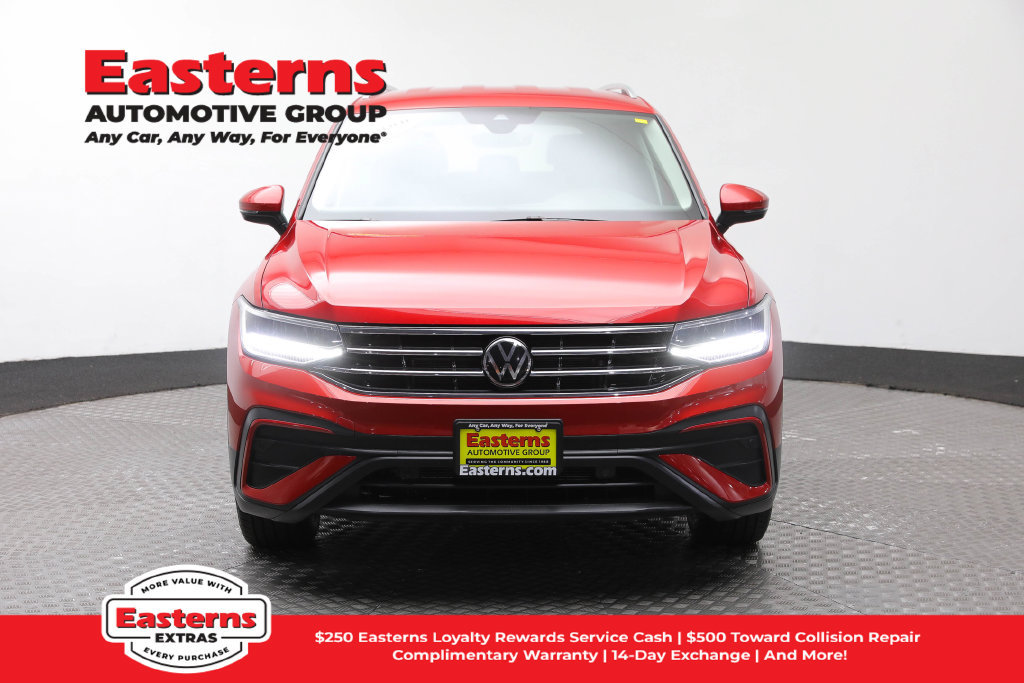 Used 2023 Volkswagen Tiguan SE AWD/4WD image 3