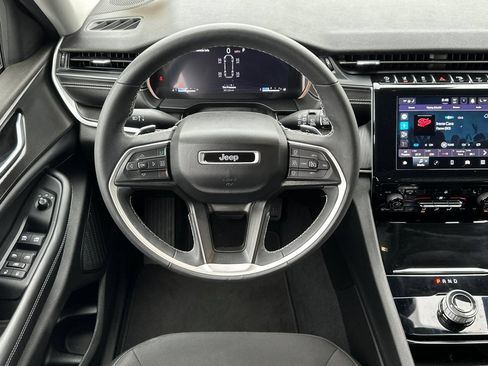 Used 2023 Jeep Grand Cherokee L Laredo w/ Luxury Tech Group I AWD/4WD image 17