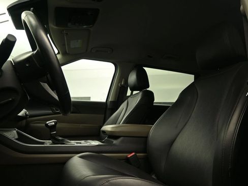 Used 2025 Kia Carnival FWD image 15