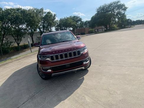 Used 2022 Jeep Wagoneer Series III RWD image 5