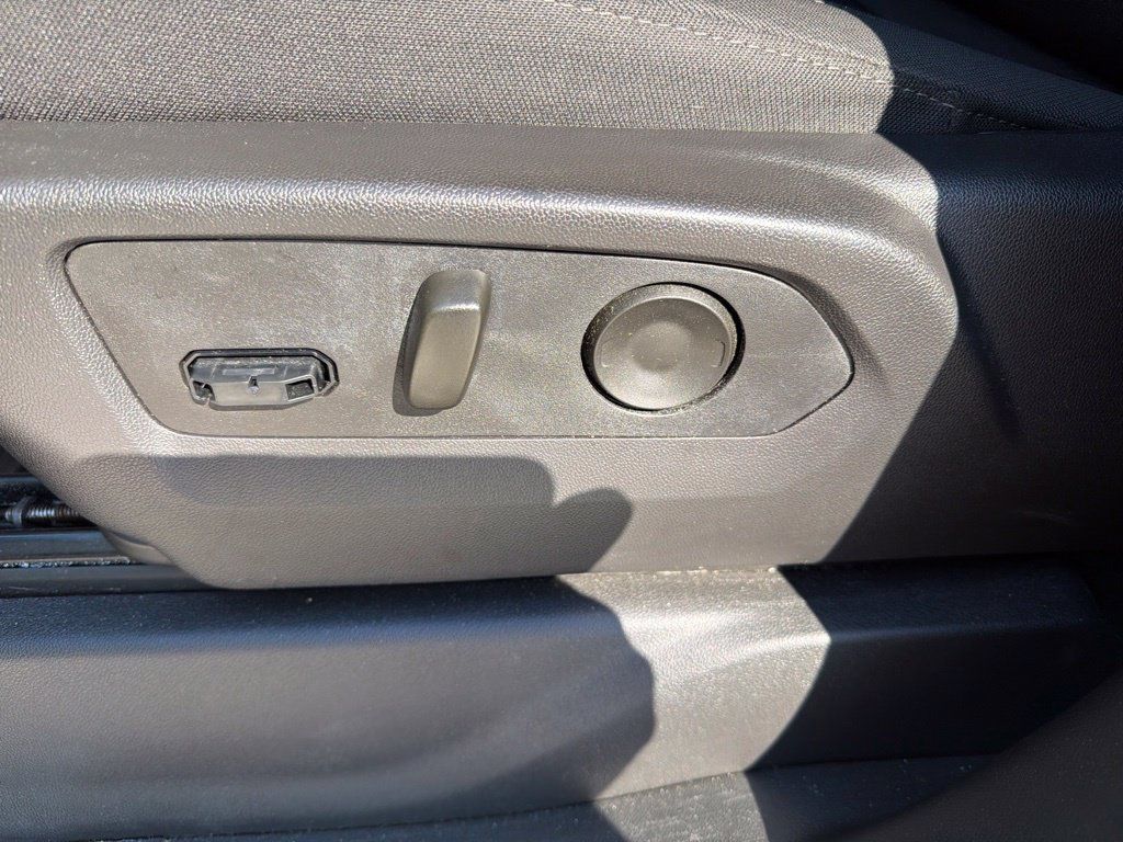 Used 2025 Chevrolet Silverado 2500 LT w/ Safety Package AWD/4WD image 17