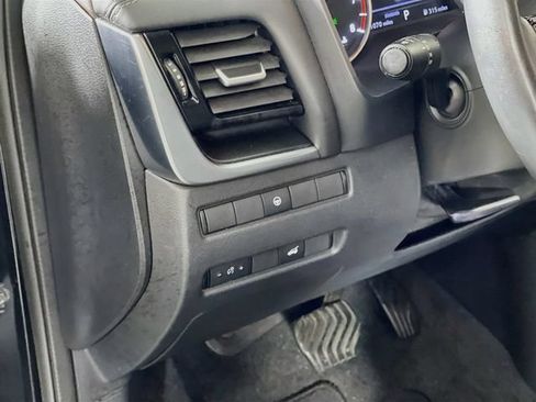 Used 2022 Nissan Rogue SV w/ SV Premium Package FWD image 11