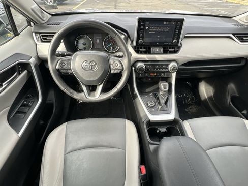 Used 2021 Toyota RAV4 XLE Premium image 24