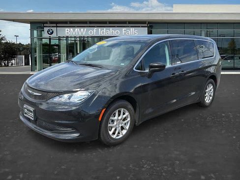 Used 2023 Chrysler Voyager LX FWD image 3