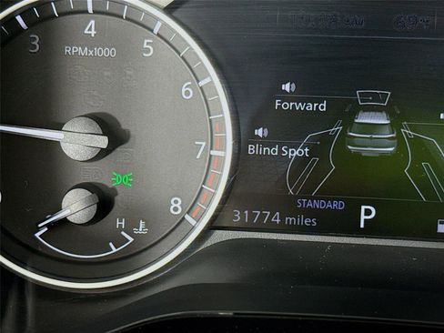 Used 2024 Nissan Pathfinder SV image 12