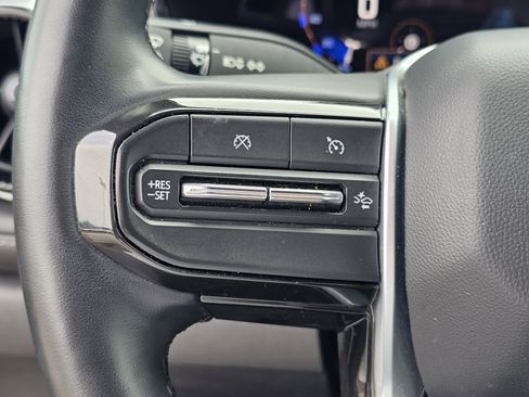 Used 2024 Chevrolet Colorado LT w/ LT Convenience Package III RWD image 19