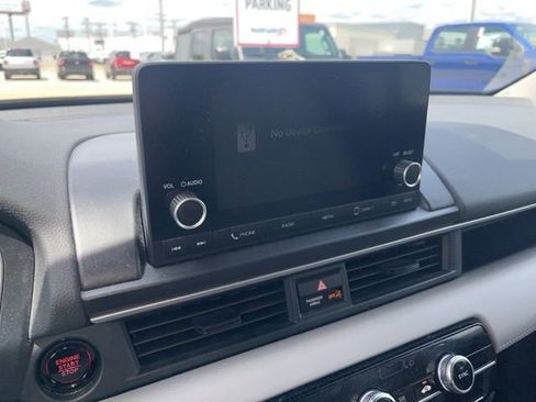 Used 2023 Honda Pilot LX image 12