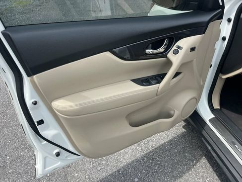 Used 2020 Nissan Rogue SV w/ Premium Package FWD image 24