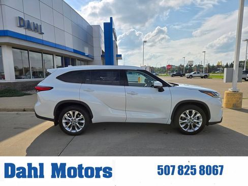 Used 2023 Toyota Highlander Limited AWD/4WD image 1