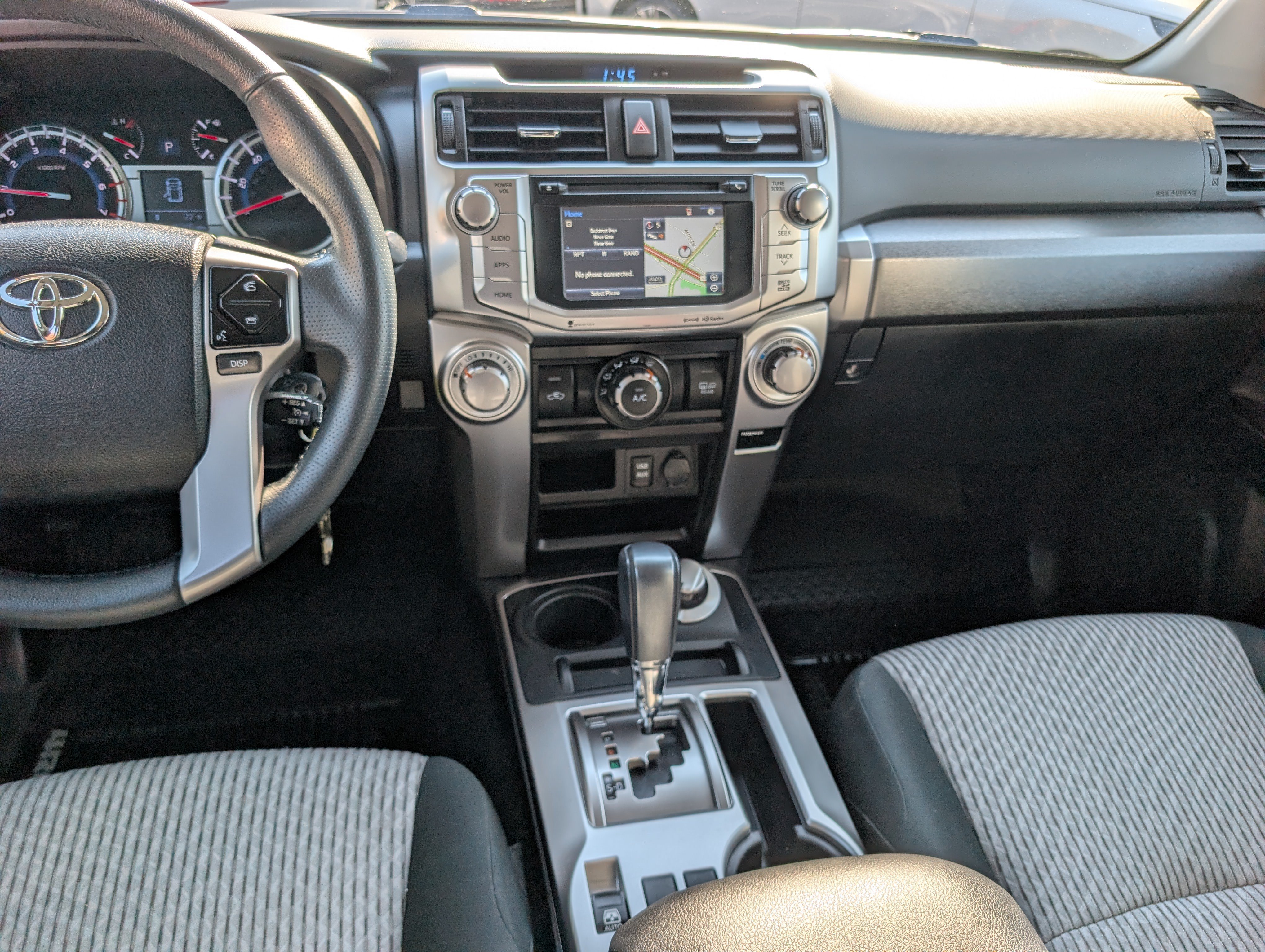 Used 2018 Toyota 4Runner SR5 AWD/4WD image 18