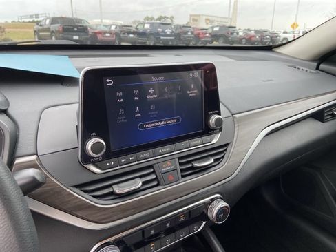 Used 2024 Nissan Altima 2.5 SV image 36