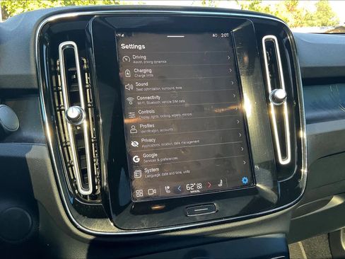 Used 2023 Volvo C40 P8 Recharge Ultimate image 37