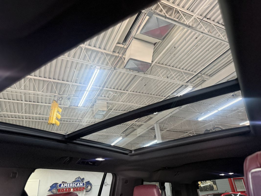 Used 2025 Cadillac Escalade ESV Premium Luxury w/ LPO, Floor Liner Package AWD/4WD image 18