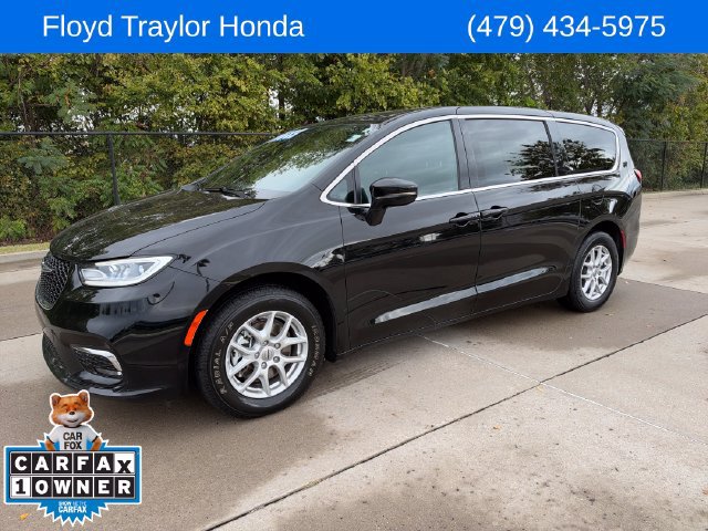 Used 2025 Chrysler Pacifica Select FWD image 1