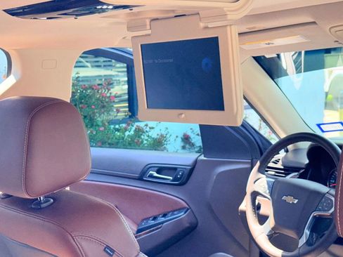 Used 2015 Chevrolet Suburban LTZ RWD image 14