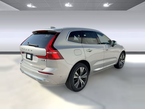 Certified 2023 Volvo XC60 B5 Plus w/ Climate Package image 9