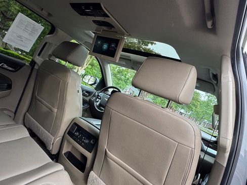 Used 2020 Chevrolet Suburban LT AWD/4WD image 22