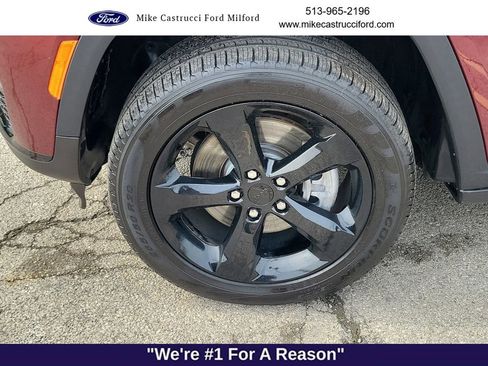 Used 2025 Jeep Grand Cherokee L Limited w/ Black Appearance Package AWD/4WD image 9