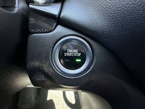 Used 2022 Chevrolet Equinox LT FWD image 22