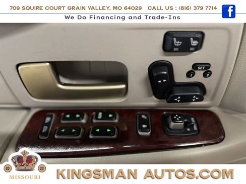 Used 2004 Lincoln Town Car Ultimate RWD image 13