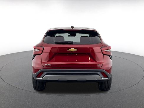 Used 2025 Chevrolet Trax LT FWD image 8