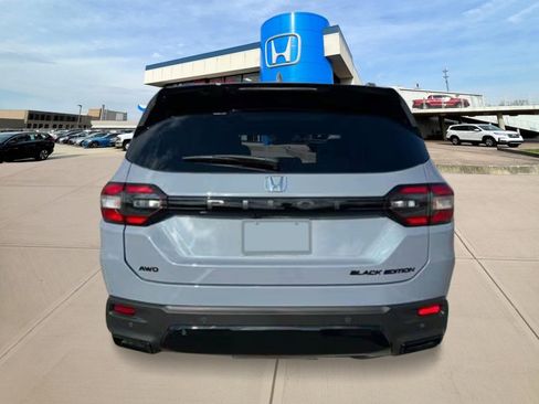 New 2026 Honda Pilot Black Edition image 4