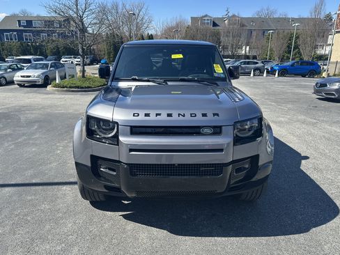 Used 2023 Land Rover Defender 130 X-Dynamic SE image 3