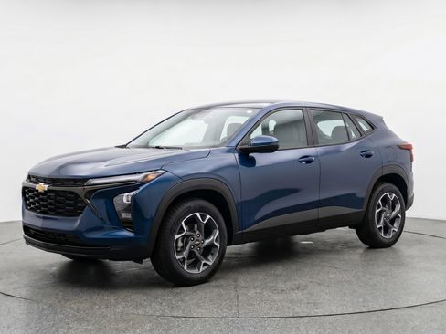 Used 2025 Chevrolet Trax LT FWD image 3