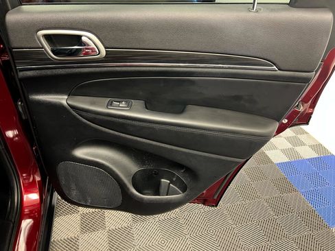 Used 2022 Jeep Grand Cherokee Limited image 17