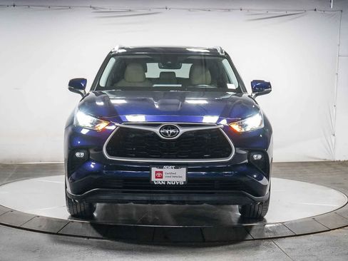 Certified 2020 Toyota Highlander XLE FWD image 4