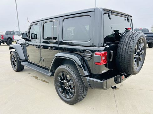 Used 2023 Jeep Wrangler Unlimited Sahara AWD/4WD image 34
