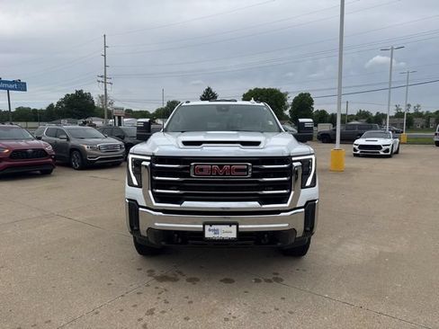 Used 2025 GMC Sierra 2500 SLT AWD/4WD image 2