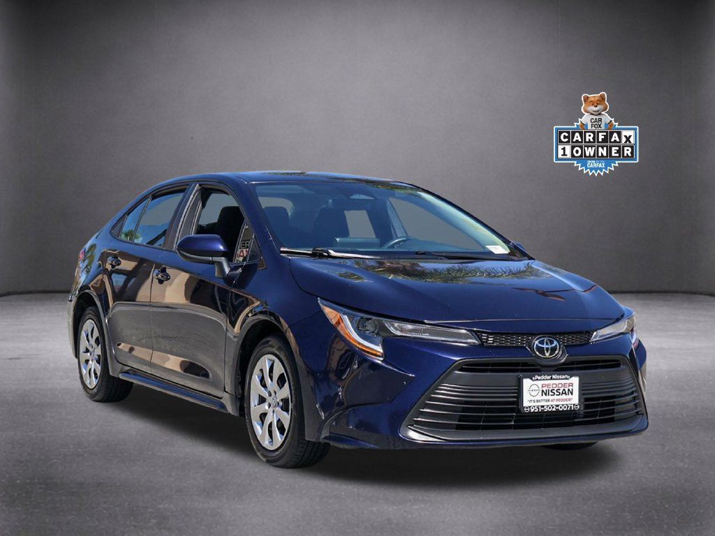 Used 2025 Toyota Corolla LE FWD image 2